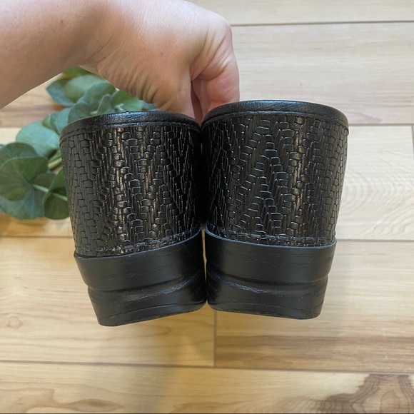 Dansko Women's Dansko Professional Clog Black Woven Leather | Size 41 - Picture 3 of 7